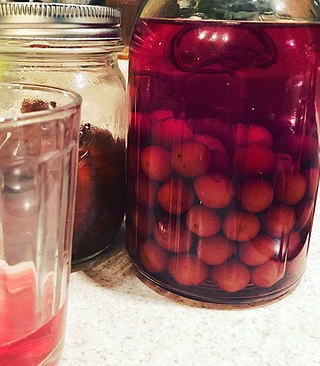 <span class="mw-page-title-main">Cherry bounce</span> Liqueur made by infusing brandy with cherries and sugar