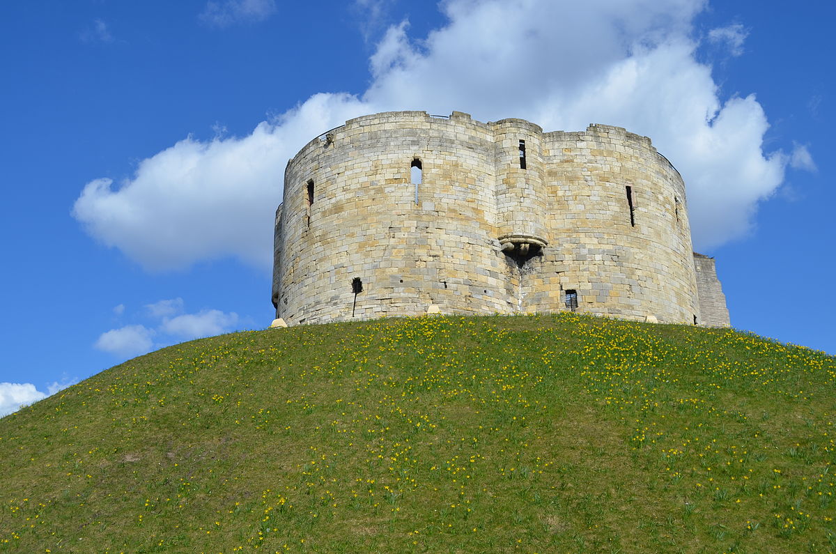 File:Cliffords Tower York  - Wikimedia Commons