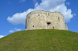 Cliffords Tower York UK.JPG