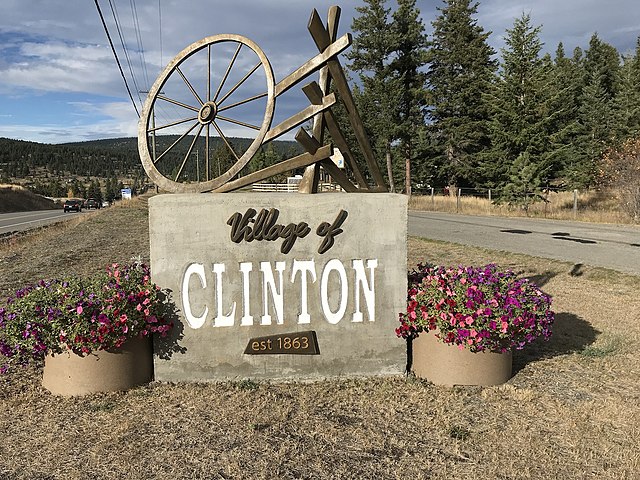 Clinton's welcome sign