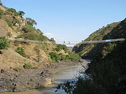 El puente colgante New Blue Nile River fue completado en 2009 por Bridges to Prosperity sirviendo a más de 250.000 etíopes. Es el único puente peatonal de cable sobre el Nilo Azul en Etiopía.