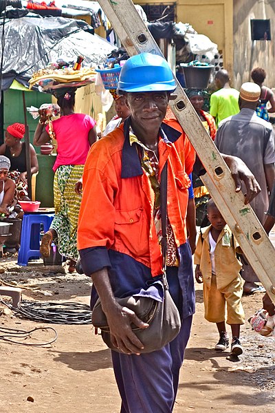 File:Conakry Lineman.jpg