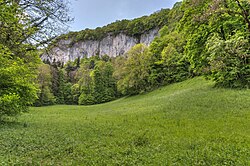 Blick auf die Wüste von Jean-Jacques Rousseau von der Wiese am Ausgang der Schlucht im Norden.