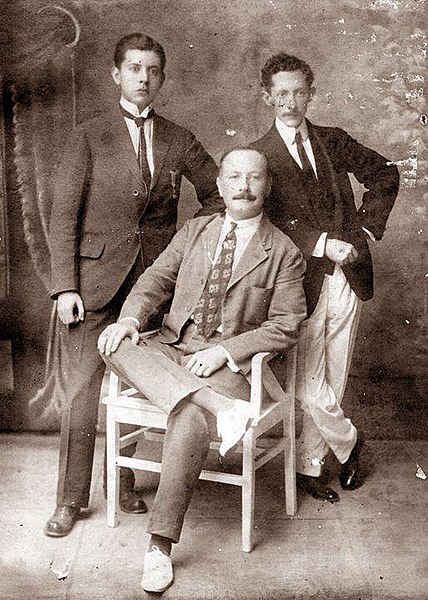 Ficheiro:DR JG Hernandez DR Emilio Ochoa DR Fco Antonio Rizquez 1890.jpg