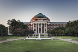 Dallas Hall, en el campus de la Universidad Metodista del Sur