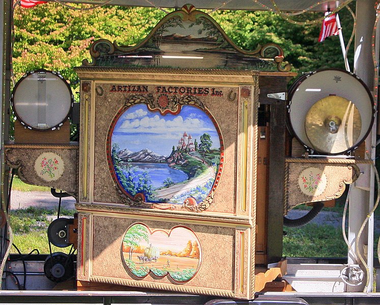 File:DeBence Antique Music World Band Organ by Artizan Factories Inc., at the Drake Day Circus at Drake Well Park, August 24, 2013.jpg