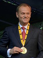 Дональд Туск получает Премию Карла Великого, 13 мая 2010 года