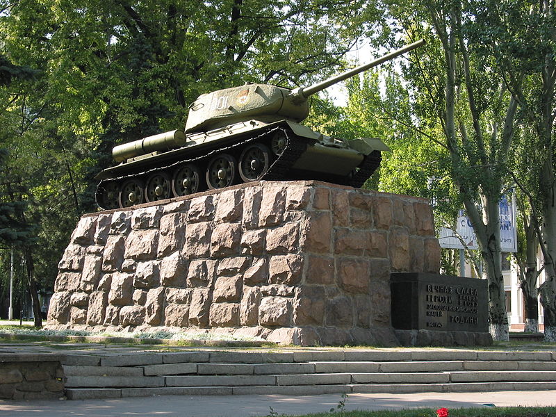 File:Donezk Zentrum WK2 Denkmal.JPG
