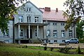 Polski: Dwór w Sędławkach (front wejście) English: Manor- house in Sędławki (front main entrance)