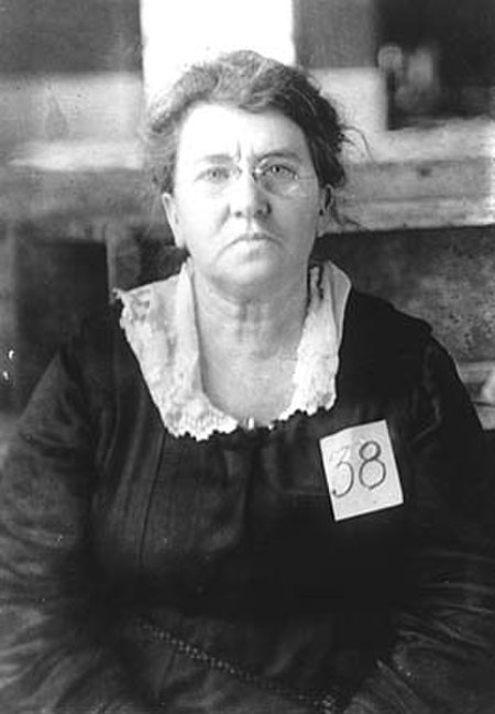 Tập_tin:Emma_Goldman's_deportation_photo,_1919.jpg