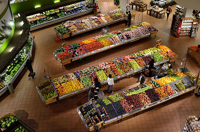 Consumers shopping for produce and fruit, 2012