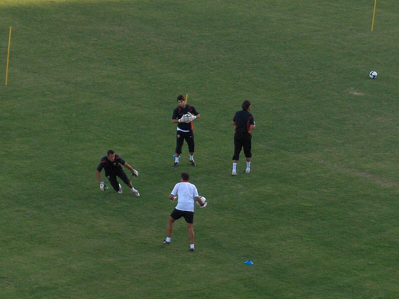 File:Entrenamiento UD Almería - Detalle porteros.JPG