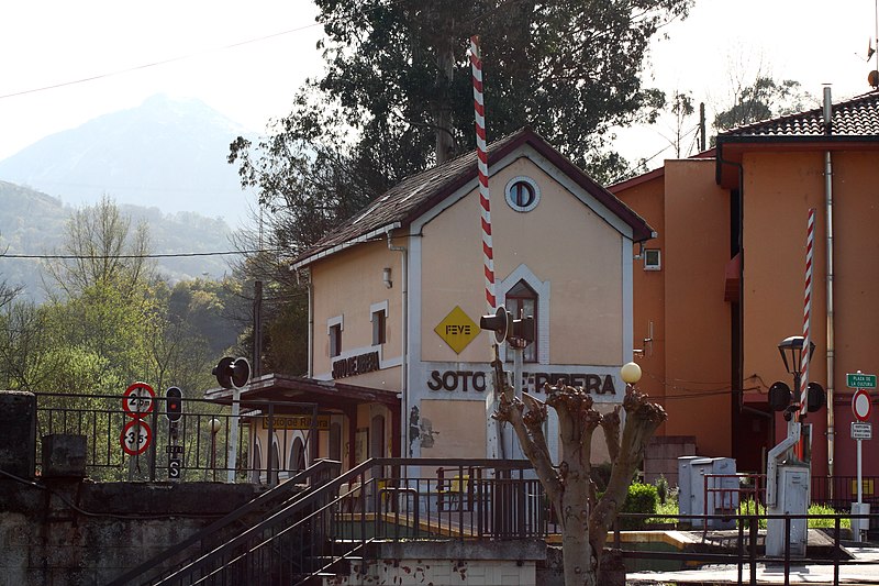 File:Estación Soto de Ribera (13568915165).jpg