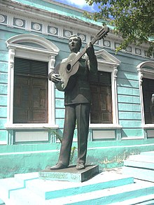 Estatua de Guty Cárdenas, Mérida, Yucatán (01).JPG
