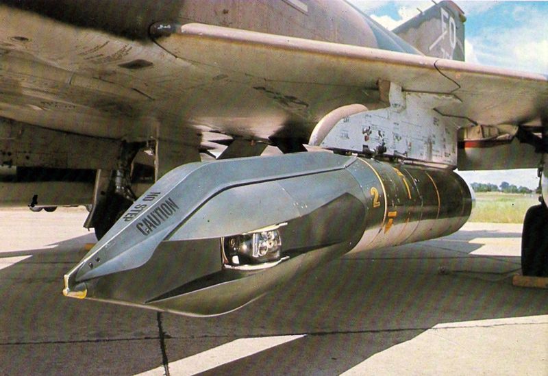 File:F-4D 435th TFS with Pave Knife laser pod 1973.jpg