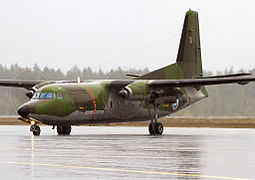 Suomen ilmavoimien Fokker F.27-400M -kuljetuskone Joensuun lentoasemalla.