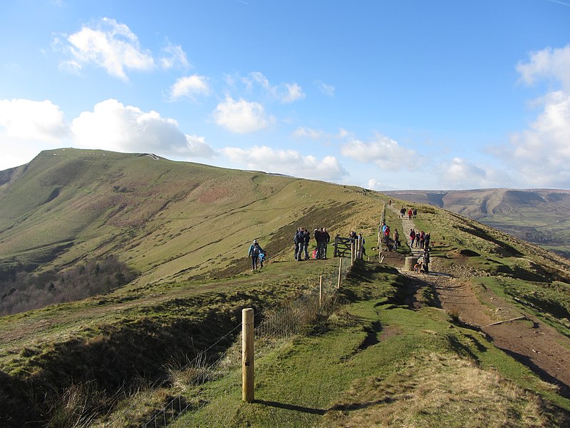 File:From Hollins Cross to Mam Tor - geograph.org.uk - 3855235.jpg