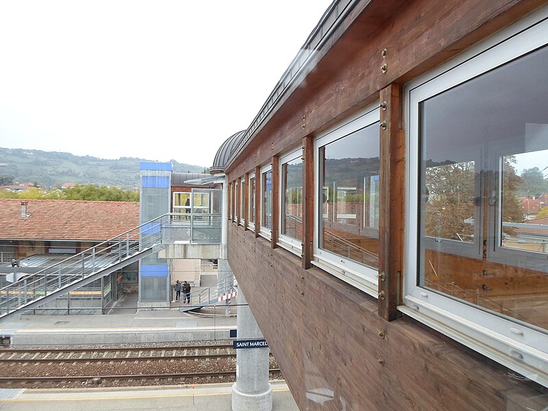 File:Gare de St Marcellin F38160 VAN DEN HENDE ALAIN CC-BY-SA-40 P0708.JPG