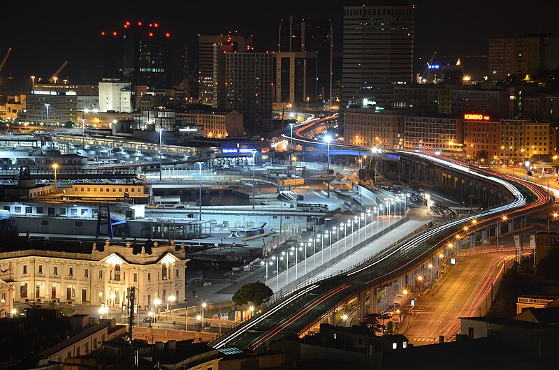 File:Genova night view 2015 2.JPG