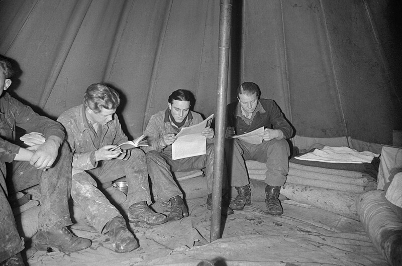 File:German Prisoners of War in Britain- Everyday Life at a German POW Camp, UK, 1945 D26725.jpg