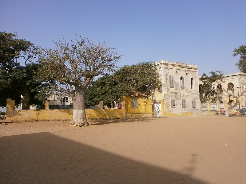 File:Gorée - Place du Gouvernement (2).JPG