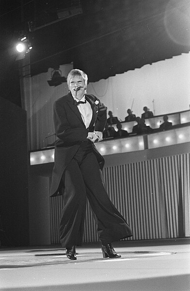 File:Grand Gala du Disque, Amsterdam. Repetities Adèle Bloemendaal tijdens optreden, Bestanddeelnr 923-3008.jpg