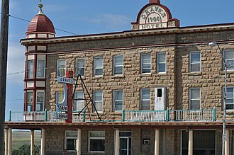 Graves Hotel, Montana GravesHotelHarlowtonMT2011.jpg