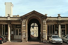 Porche d'entrée de la cour.