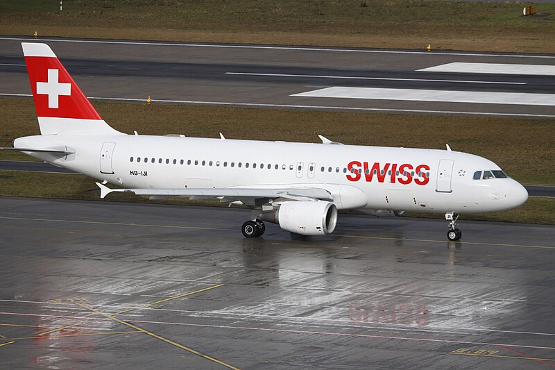 File:HB-IJI Airbus A320 SWISS (12992869683).jpg