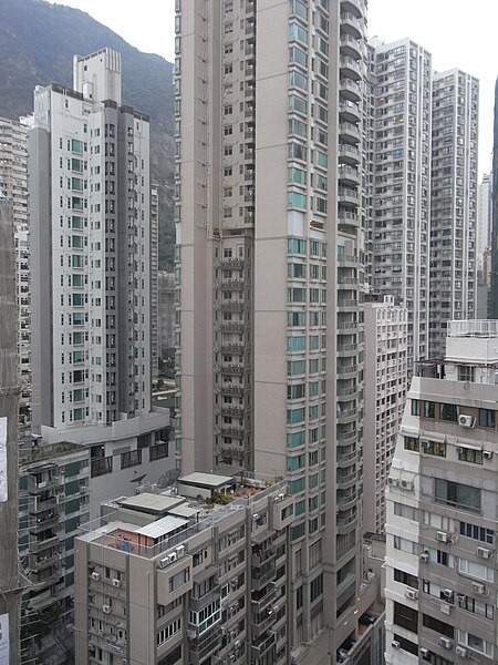 File:HK Mid-levels 21 Robinson Road Good View Court roof view 31 Robinson Road March-2011.JPG