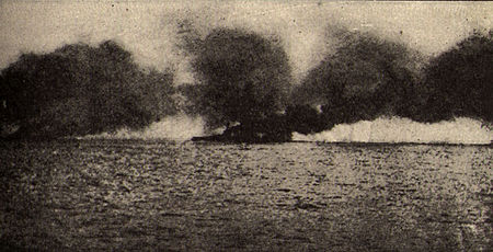 Tập_tin:HMS_Lion_hit_at_Jutland.jpg