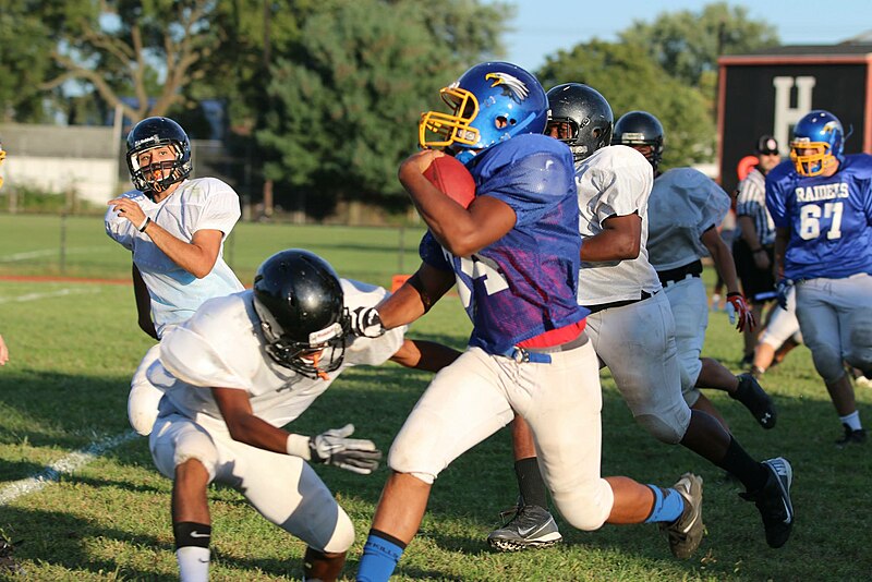 File:Hamilton West Hornets vs North Brunswick Raiders run play.jpg