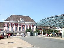 Bahnhofsgebäude und Busbahnhof in Hamm