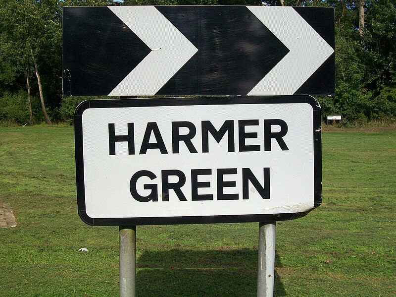 File:Harmer Green (4958885132).jpg