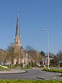 la iglesia (la Sint Bavokerk) en la calle