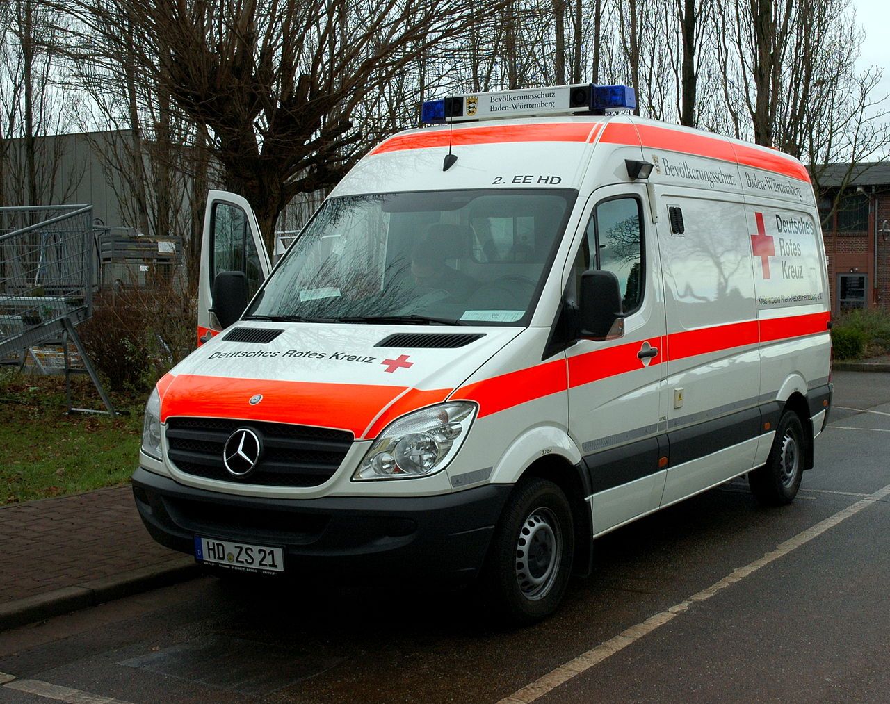 File:Heidelberg - Ambulance Mercedes-Benz Deutsches Rotes