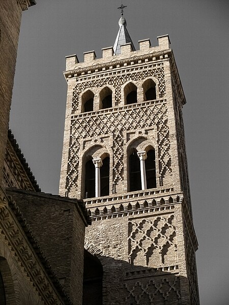 File:Iglesia de San Gil-Zaragoza - CS 06012013 150354 81354.jpg