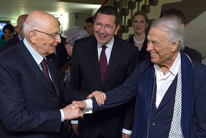 File:Il Presidente Giorgio Napolitano con Giorgio Albertazzi al Teatro Argentina.jpg