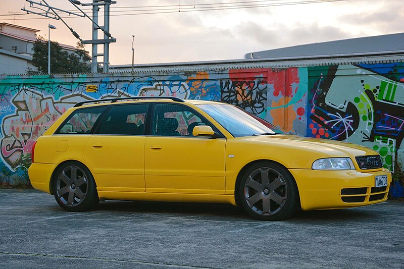File:Imola yellow wagon b5 s4.jpg
