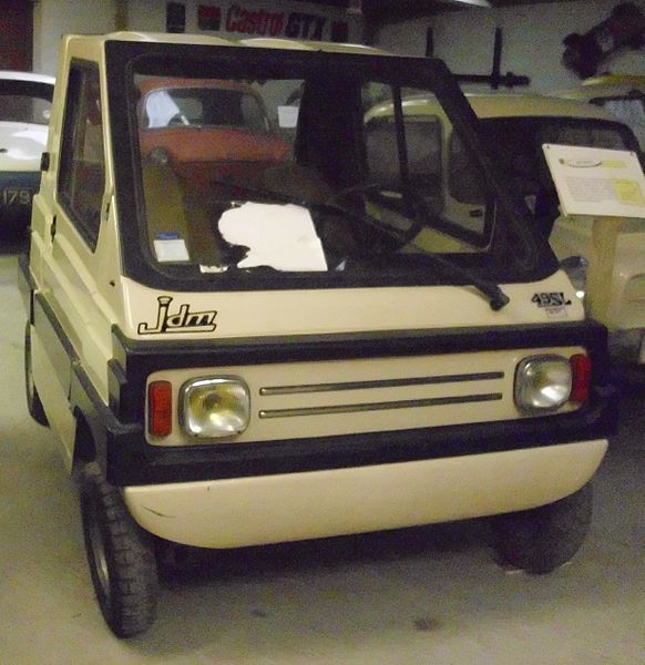 File:JDM 1981 schräg 1.JPG