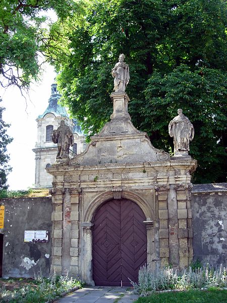 File:Jedrzejow church 20060722 1143.jpg