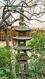 Pagodelantaarn bij Jōchi-ji