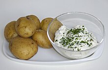 Pommes de terre en robe des champs et fromage blanc. Kartoffeln-quark.jpg