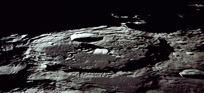 Vista obliqua de Keeler des de l'Apollo 13 amb llum rasant (en el terminador)