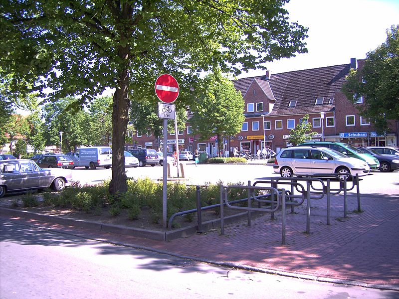 File:Kiel, Andreas-Hofer-Platz.JPG