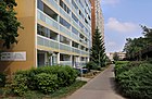 Čeština: Chodník v Klírově ulici na sídlišti Jižní Město II v Praze 11 English: Walkway at Klírova street, Jižní Město II housing estate, Prague.