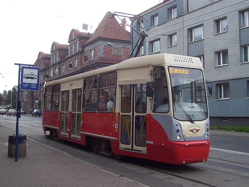 File:Konstal 105N-2K na linii nr 18.jpg