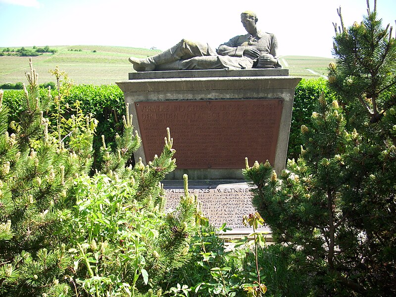 File:Kriegerdenkmal 1914-18 - Wolfsheim.JPG