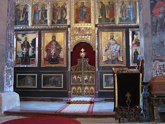 Unutrašnjost manastira Krušedol