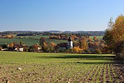 Čeština: Pohled od lomu na kostel zasvěcený Navštívení Panny Marie. Lašovice (Kovářov) v okrese Písek. Česká republika. Camera location 49° 33′ 26.69″ N, 14° 14′ 13.38″ E    View all coordinates using: OpenStreetMap